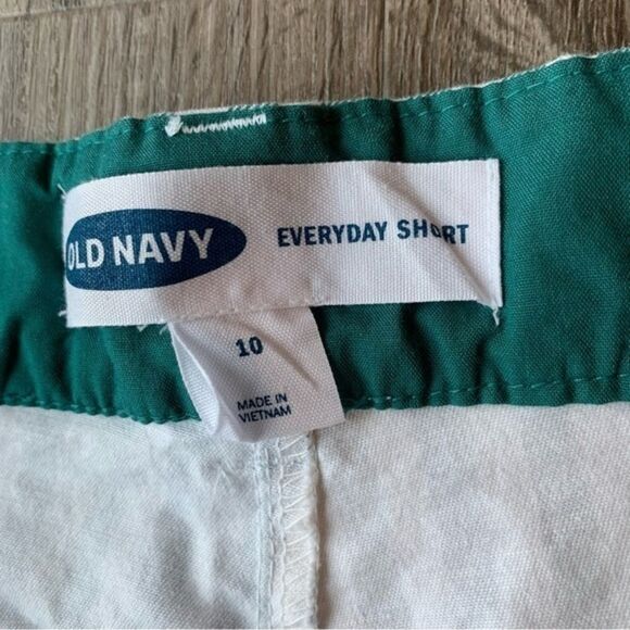 Old Navy Women's Everyday Cotton Short Green and White Striped - Picture 3 of 9